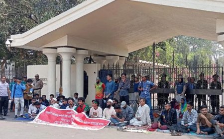 টানা ২৬ ঘণ্টা ধরে প্রধান উপদেষ্টার কার্যালয়ের ফটকে অবস্থানে আহতরা