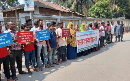 কয়রায় ওসি’র বিরু‌দ্ধে আচরণ খারা‌পের অ‌ভি‌যোগ, প্রত্যাহারের দাবিতে মানববন্ধন