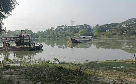 মীরসরাইয়ে অবৈধ বালু উত্তোলনে বাধা, এলাকাবাসীর ওপর হামলায় আহত ৩