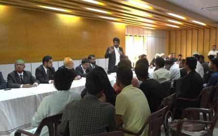 অবশেষে আদালত চত্বরে হামলাকারীরা আইনজীবীদের কাছে ক্ষমা চাইলেন