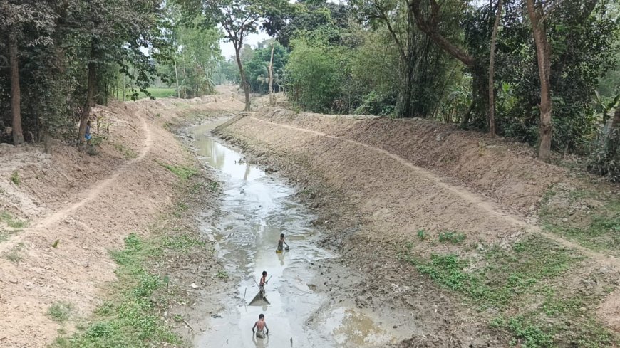 মিরসরাইয়ে সোনাইছড়ি খালে পানি নেই.বিপাকে কৃষকরা