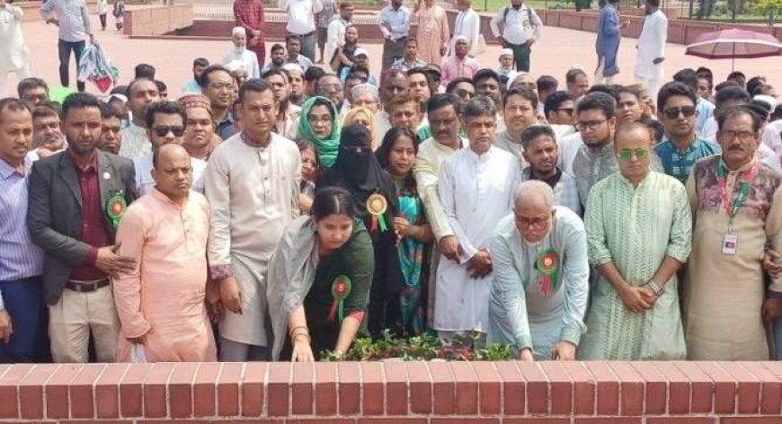 সাভারে জাতীয় স্মৃতিসৌধে আ-আম জনতা পার্টির শ্রদ্ধা নিবেদন