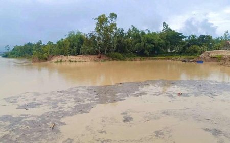 শেরপুরের নদীগুলোতে পাহাড়ি ঢলে বন্যার হুমকীতে বাঁধ