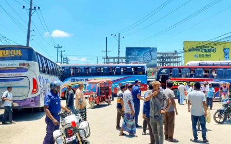 জামালপুর আন্ত:জেলা বাস টার্মিনাল সংস্কারের দাবীতে ৩ ঘন্টা সড়ক অবরোধ