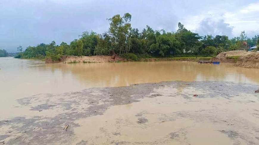 শেরপুরের নদীগুলোতে পাহাড়ি ঢলে বন্যার হুমকীতে বাঁধ
