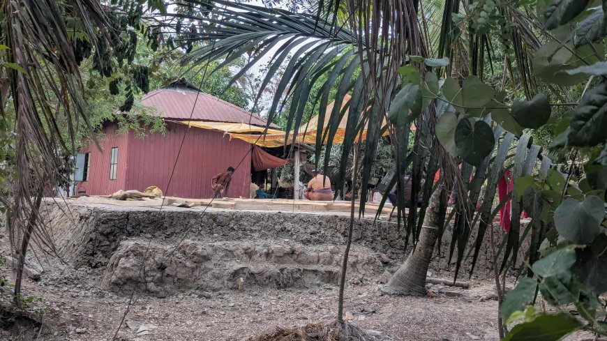 কুয়াকাটায় জমি দখল করে স্থাপনা নির্মাণ, প্রশাসনের হস্তক্ষেপ দাবি