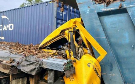 মিরসরাইয়ে লরির পেছনে ডাম্পট্রাকের ধাক্কা, নিহত ২