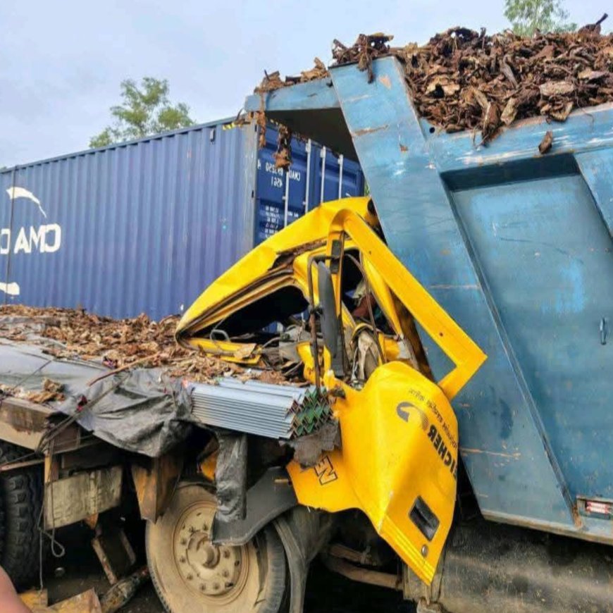 মিরসরাইয়ে লরির পেছনে ডাম্পট্রাকের ধাক্কা, নিহত ২