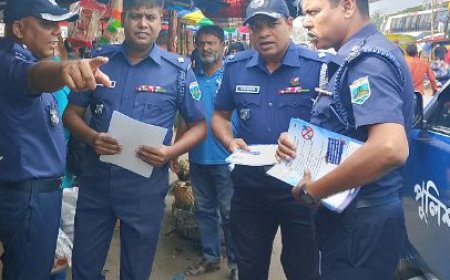 শিবগঞ্জে আইনশৃঙ্খলা রক্ষায় পুলিশের লিফলেট বিতরণ