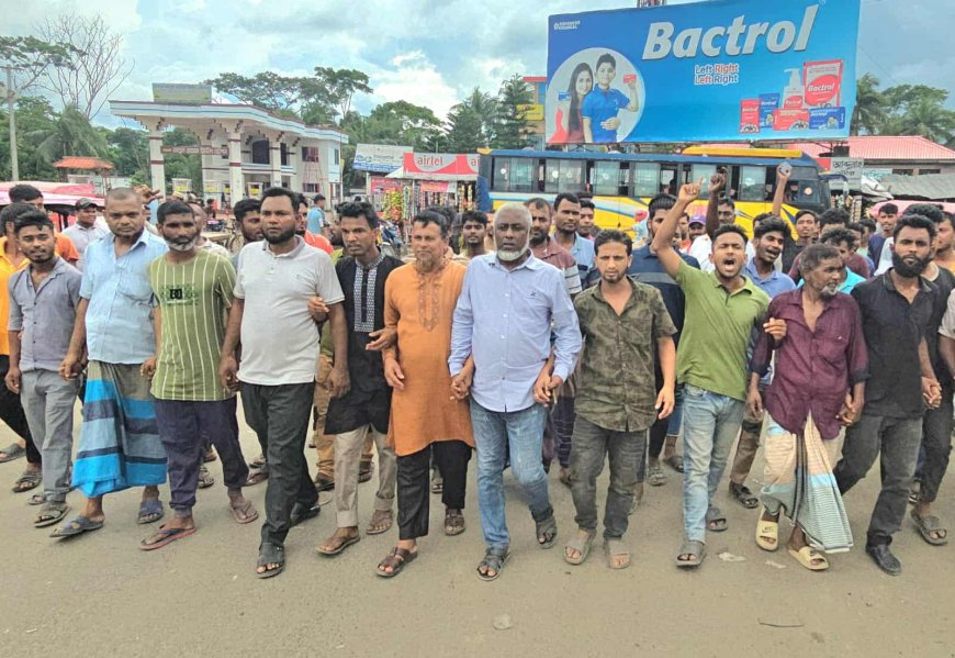 মাদারীপুরে সরু সড়কে পরিবহন বন্ধের দাবিতে ইজিবাইক শ্রমিকদের আন্দোলন