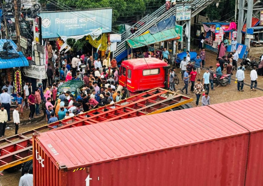 মীরসরাই কলেজ রোড়ের মুখে লরি ধা’ক্কায় এক শিশু ঘটনাস্থলে নি'হত