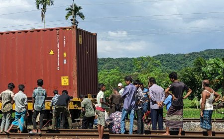 মীরসরাইয়ে মালবাহী ট্রেনের বগি লাইনচ্যুত