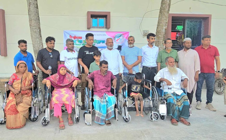 ডাসারে প্রতিবন্ধীদের মাঝে হুইলচেয়ার বিতরণ