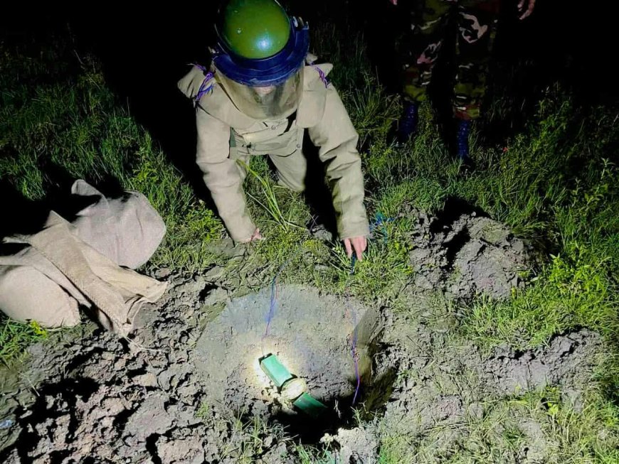 বগুড়ায় সেনাবাহিনীর বোমা নিষ্ক্রিয়করণ টিমের অভিযানে ৬টি হাতবোমা উদ্ধার ও নিষ্পত্তি