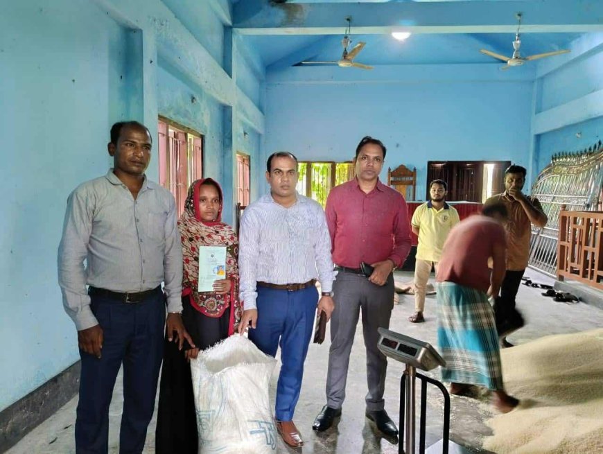 দেউলি ইউনিয়ন পরিষদে ভিডব্লিউবি কর্মসূচির চাল বিতরণ