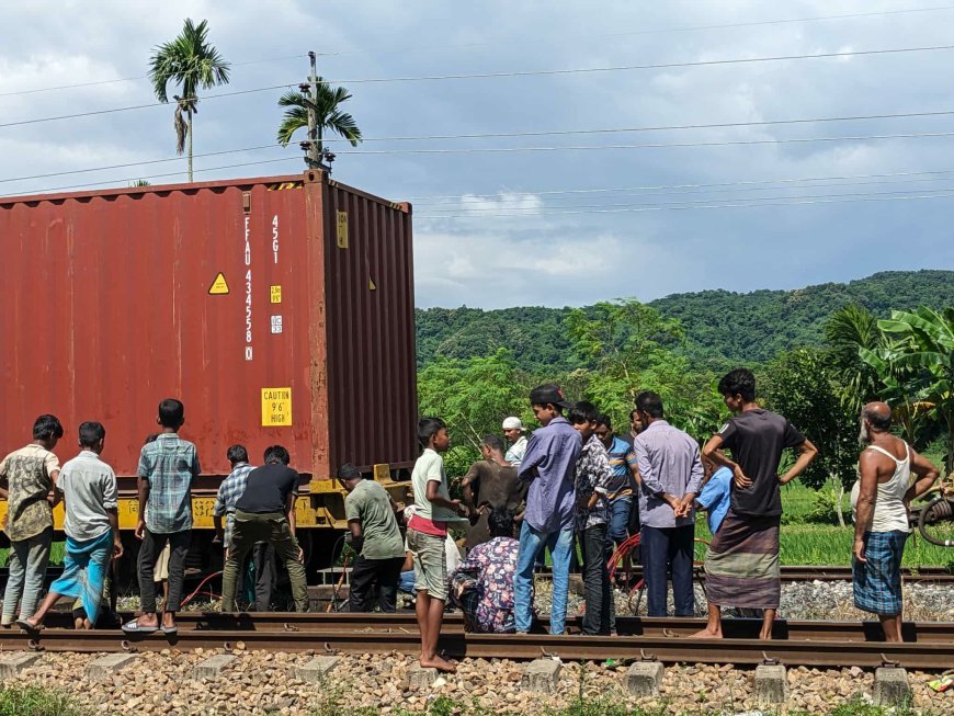 মীরসরাইয়ে মালবাহী ট্রেনের বগি লাইনচ্যুত