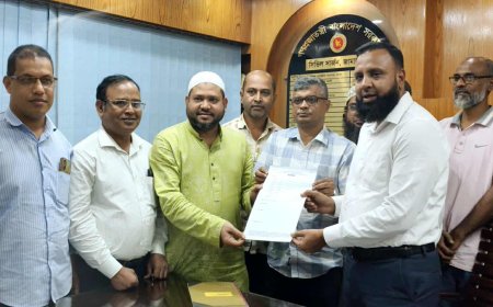 জামালপুর বেসরকারি ক্লিনিক ও ডায়াগনস্টিক সেন্টার মালিক সমিতির মনোনয়ন পত্র কিনলেন বুলবুল 