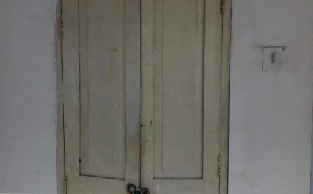 লালমোহন হাসপাতালে কর্মচারীদের রুমে তালা, ক্যাশিয়ার জসিমের দৌরাত্ম্যে ক্ষোভ