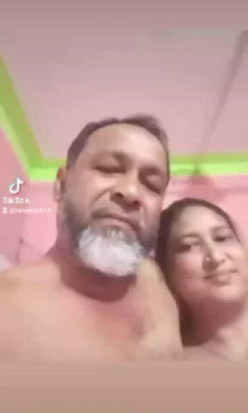 জামালপুরে শ্রমিকদল নেতার  অন্তরঙ্গ মূহুর্তের ছবি ভাইরাল