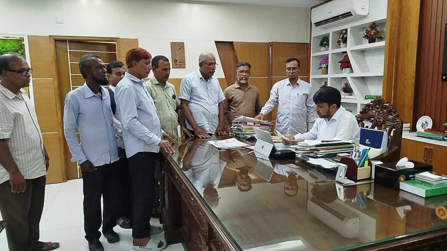 সাতক্ষীরায় পাখিমারা টিআরএমের বকেয়া ৪৮ কোটি টাকা ক্ষতিপূরণ দাবিতে স্মারকলিপি