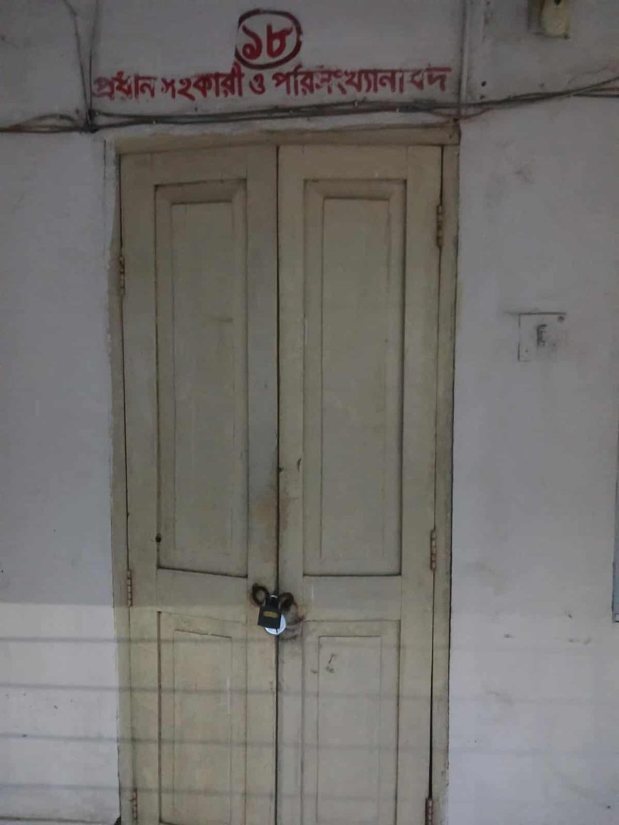 লালমোহন হাসপাতালে কর্মচারীদের রুমে তালা, ক্যাশিয়ার জসিমের দৌরাত্ম্যে ক্ষোভ