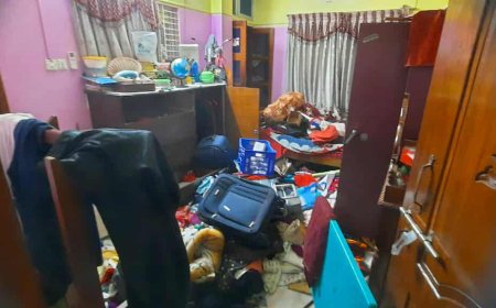 সাতক্ষীরায় আর টিভি’র প্রতিনিধি ও সিনিয়র সাংবাদিক রামকৃষ্ণ চক্রবর্তীর বাড়ির তালা ভেঙে নগদ নয় লক্ষ টাকা ও ৪০ ভরি স্বর্ণালংকারসহ প্রায় কোটি টাকার মালামাল লুট