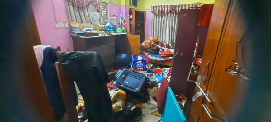 সাতক্ষীরায় আর টিভি’র প্রতিনিধি ও সিনিয়র সাংবাদিক রামকৃষ্ণ চক্রবর্তীর বাড়ির তালা ভেঙে নগদ নয় লক্ষ টাকা ও ৪০ ভরি স্বর্ণালংকারসহ প্রায় কোটি টাকার মালামাল লুট