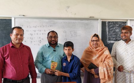 মীরসরাইয়ে আবুর উচ্চ বিদ্যালয়ে কুইজ প্রতিযোগিতায় বিজয়ীদের পুরস্কার বিতরণ