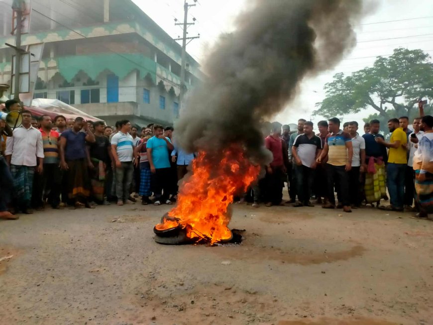 সাতক্ষীরা-৩ আসনে কেন্দ্রীয় বিএনপির সদস্য ডা. শহিদুল আলম মনোনয়ন না পাওয়ায় সাতক্ষীরায় অর্ধ-দিবস হরতাল ও সড়ক অবরোধ করে প্রতিবাদ কর্মসুচি পালন