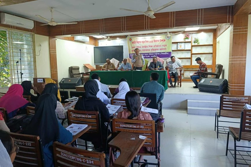 শিক্ষার্থীদের সড়কে সচেতনতা বৃদ্ধির লক্ষ্যে সাতক্ষীরা সরকারি মহিলা কলেজে প্রচারণা