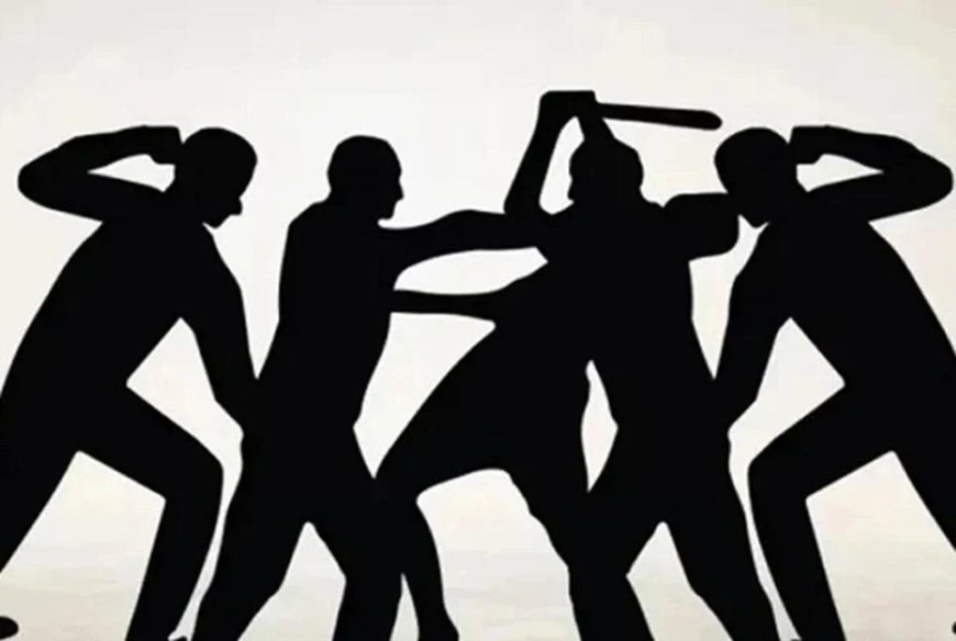 মামলার বাদীকে দেশি অস্ত্রের মুখে মোবাইল ও এটিএম কার্ড ছিনতাই, "মামলা তুলে নেওয়ার হুমকি!"