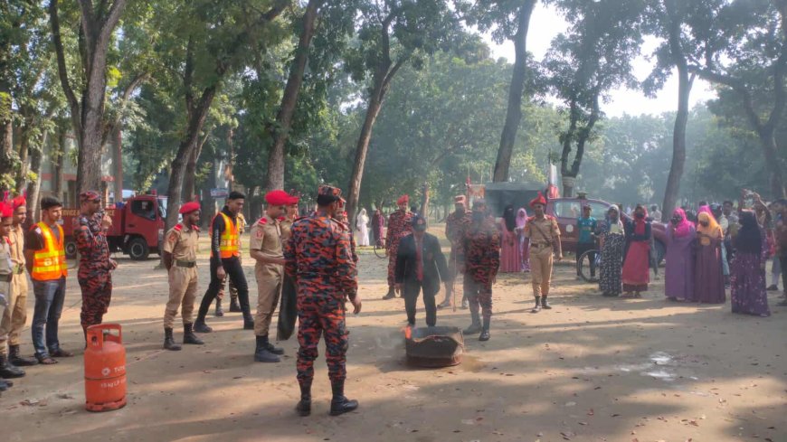 সাতক্ষীরায় ফায়ার ফাইটিং ম্যানেজমেন্ট ট্রেনিং ও মহড়া অনুষ্ঠিত