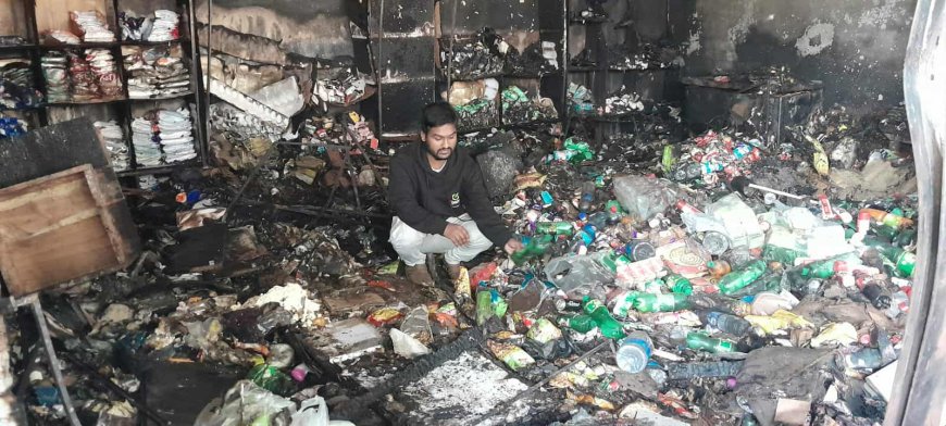 পীরগঞ্জে মুদির দোকানে আগুন পুড়ে ছাই মালামাল