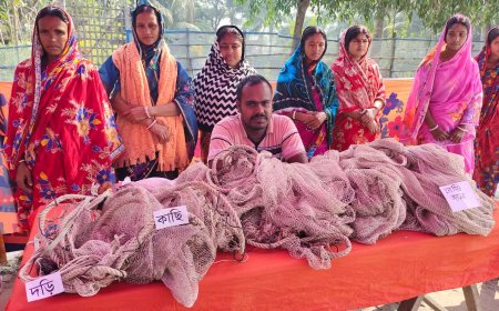 সাতক্ষীরার শ্যামনগরের খোলপেটুয়া নদীর তীরে অনুষ্ঠিত হয়েছে ব্যতিক্রমধর্মী নদীনির্ভর জীবনযাত্রা মেলা