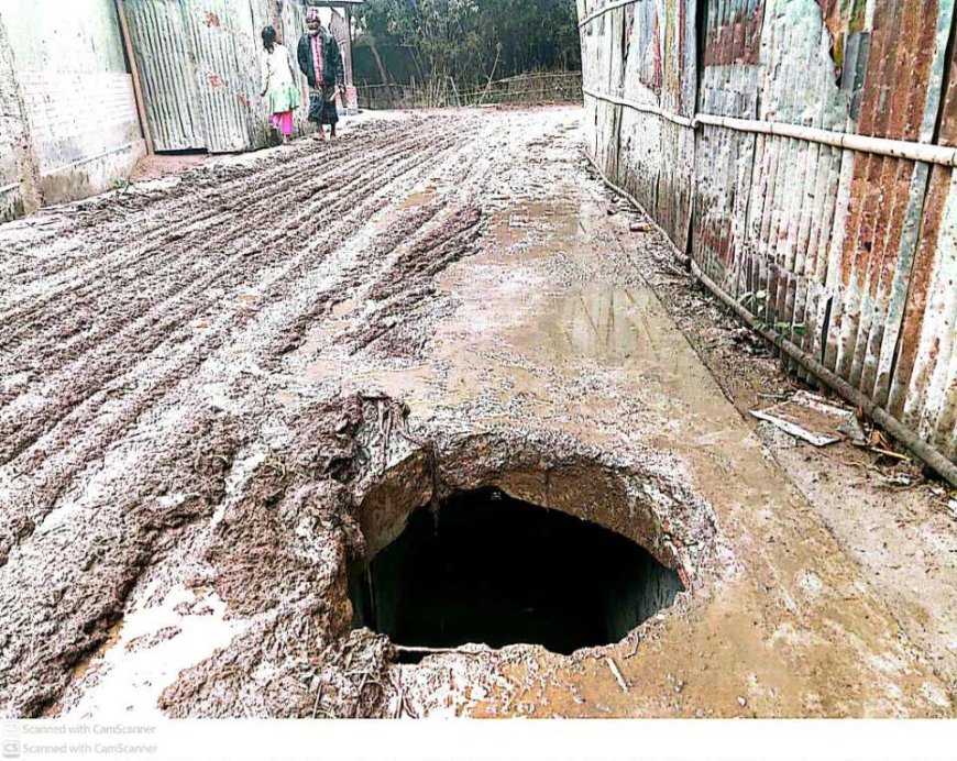 উলিপুর পৌরসভায় রাস্তার পাশে ম্যানহোলের ঢাকনা ছাড়াই যান চলাচল, দুর্ঘটনার চরম শঙ্কা