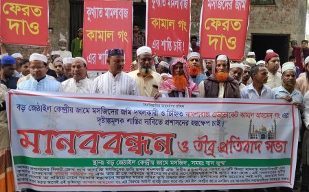 ধামরাইয়ে মসজিদের জমি দখলের অভিযোগে মুসল্লিদের বিক্ষোভ মিছিল