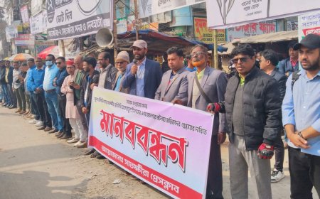 নকল সার অনুসন্ধানে হামলা সাতক্ষীরায় সাংবাদিকদের মানববন্ধন ৪৮ ঘণ্টার আল্টিমেটাম