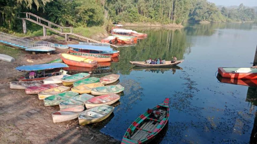ঘুরে আসুন পাহাড় ও সাগরের মেলবন্ধনে অপরূপ সৌন্দর্যের নীলাভূমি মিরসরাইয়ের মহামায়া লেক