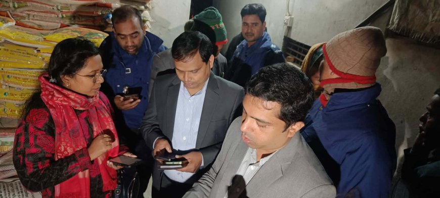 সাতক্ষীরায় ভেজাল সার তৈরি ও বিক্রির দায়ে দুই প্রতিষ্ঠানকে আড়াই লক্ষ টাকা জরিমানা, বিপুল পরিমাণ সার ও কীটনাশক জব্দ