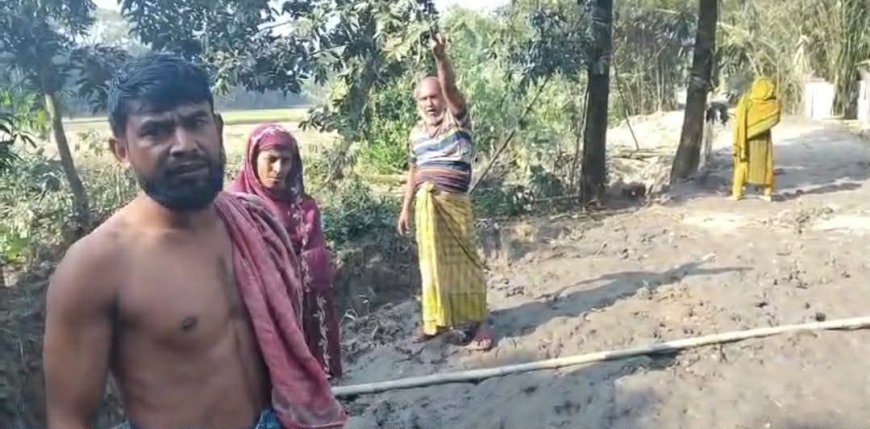 কুলিয়ারচর  ইউপি সদস্যের প্রতিহিংসা চরমে, আদালতের নিষেধাজ্ঞা অমান্য করে প্রবাসীর বাড়ী ভাঙচুর