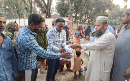 ছিন্নমূল মানুষের মাঝে সুলতান টুকুর পক্ষে ইফতার বিতরণ