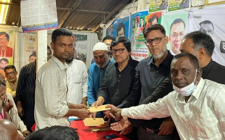 মেলান্দহে অগ্নিকাণ্ডে ৮ দোকান পুড়ে ছাই, ক্ষতিগ্রস্তদের পাশে এমপি মোস্তাফিজুর রহমান বাবুল 