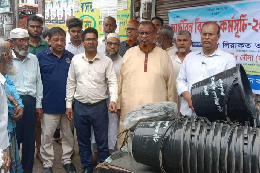 সাতক্ষীরার মধুবাগ আবাসিক এলাকা উন্নয়ন কমিটির উদ্যোগে ডাস্টবিন বিতরণ কর্মসূচির উদ্বোধন