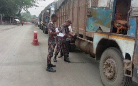 সাতক্ষীরার সীমান্তে তেল পাচার রোধ, ঈদ-পহেলা বৈশাখ ঘিরে বিশেষ কর্মসূচি জোরদার ৩৩ বিজিবির