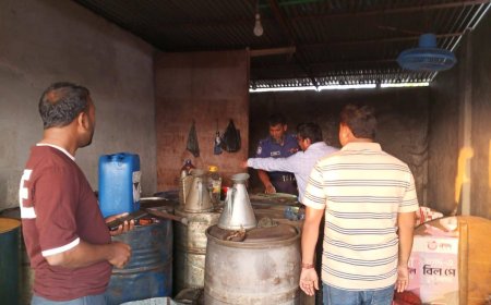 মিরসরাইয়ে গোয়েন্দা তথ্যে অবৈধ জ্বালানি মজুদের বিরুদ্ধে অভিযান ও জরিমানা 
