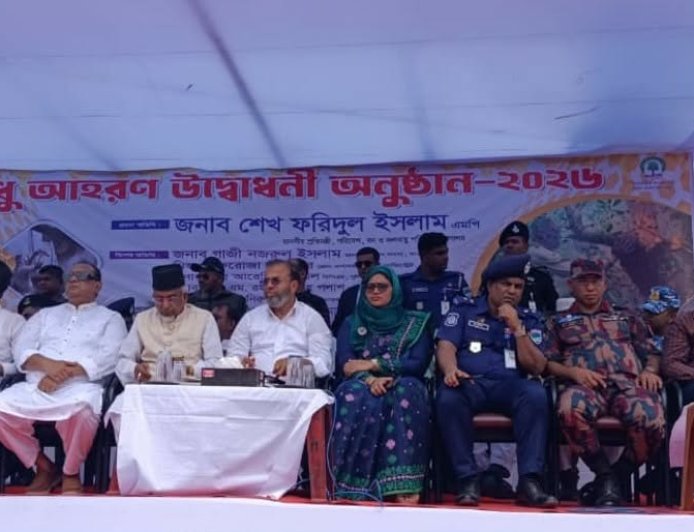 যে কোন মূল্যে সুন্দরবনকে দস্যু মুক্ত করা হবে, কোন ছাড় নেই--সাতক্ষীরায় মধু আহরণ মৌসুমের উদ্বোধনে বন ও জলবায়ু প্রতিমন্ত্রী শেখ ফরিদুল ইসলাম