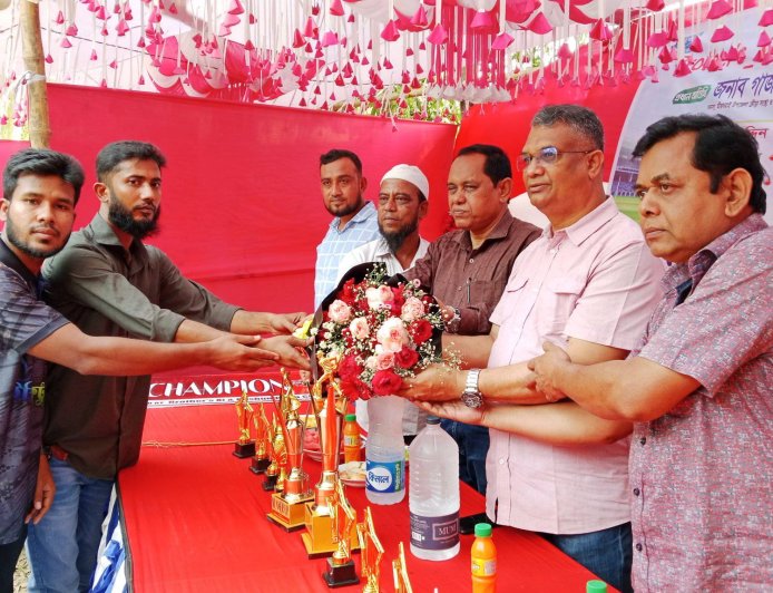 মীরসরাইয়ে ব্রাদার্স এলিভেন্ট ও বসুন্ধরা ক্লাবের উদোগে ডে নাইট ক্রিকেট টুর্নামেন্টে-২০২৬ এর উদ্বোধন