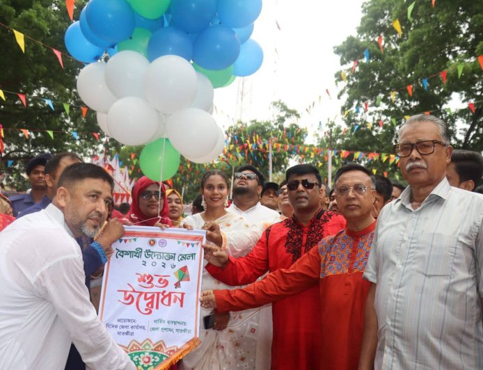 সাতক্ষীরায় বর্ণাঢ্য বৈশাখী শোভাযাত্রার মধ্য দিয়ে বাংলা নববর্ষ উদযাপন