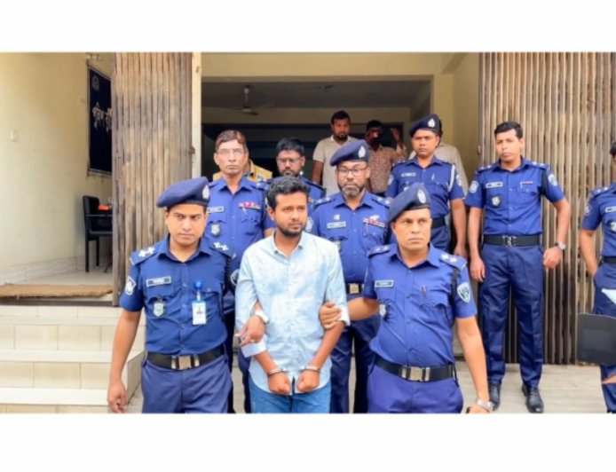 কবিরাজির ফাঁদে প্রতারণা: সাড়ে ২৭ ভরি স্বর্ণালংকারসহ লাখো টাকা উদ্ধার, মূলহোতা মনির সহ গ্রেফতার ৩