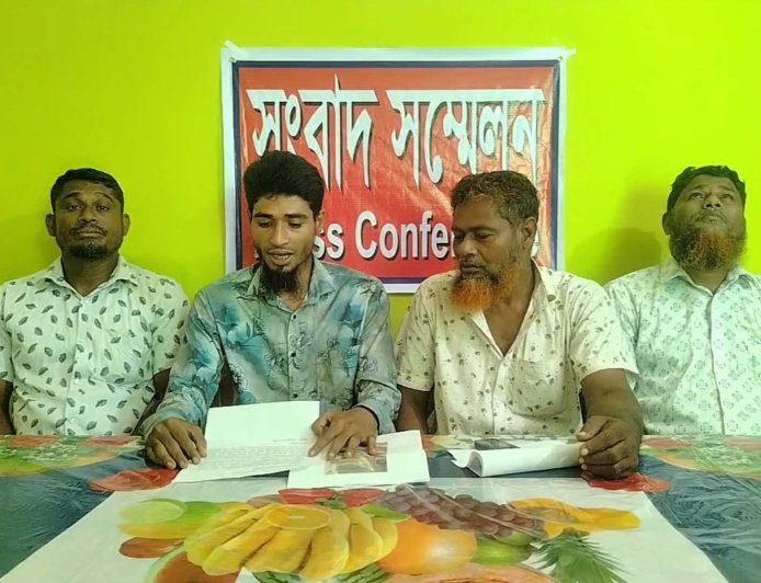 পিস্তলের ভাইরাল ছবি নিয়ে দুলাল ফরাজির সংবাদ সম্মেলন